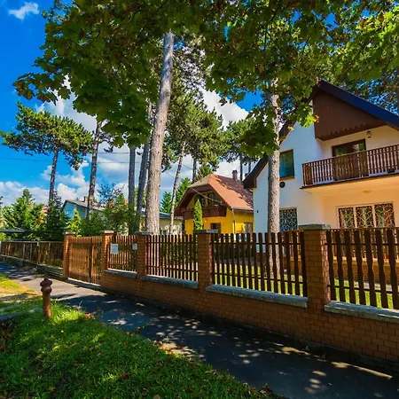 Fenyves Apartamento *