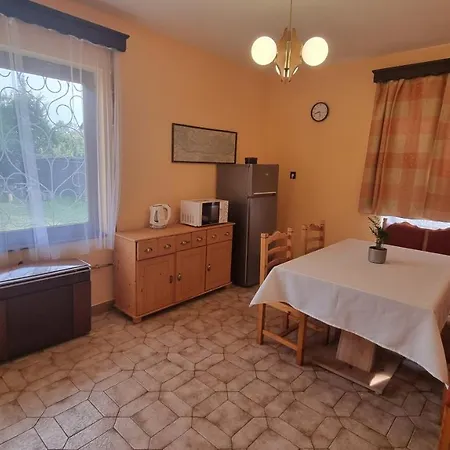 Fenyves Apartamento *